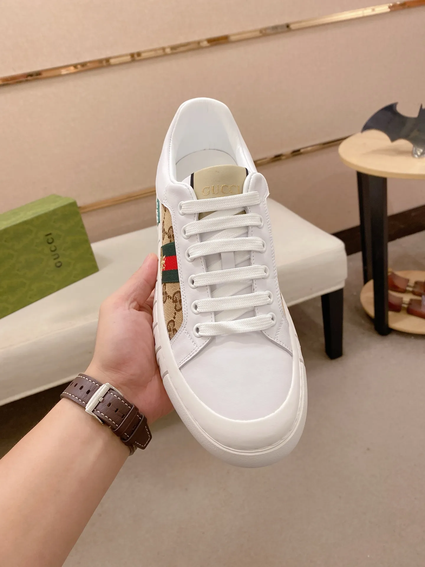 Factory price: 400💰 (GUCCI) The latest model from the official website 🎁🎁Casual and fashionable men's shoes👟, hot style💥The version is simple and elegant, exclusive for trendy men. Unique latest brand elements from the official website👑Original decoration, fashionable and generous, the fabric is original cowhide ✅Sheepskin lining, the official website specifies wear-resistant casual outsole, the classic model is taken in kind at the counter🎬38-44 (45 is not returned or exchanged when customized)